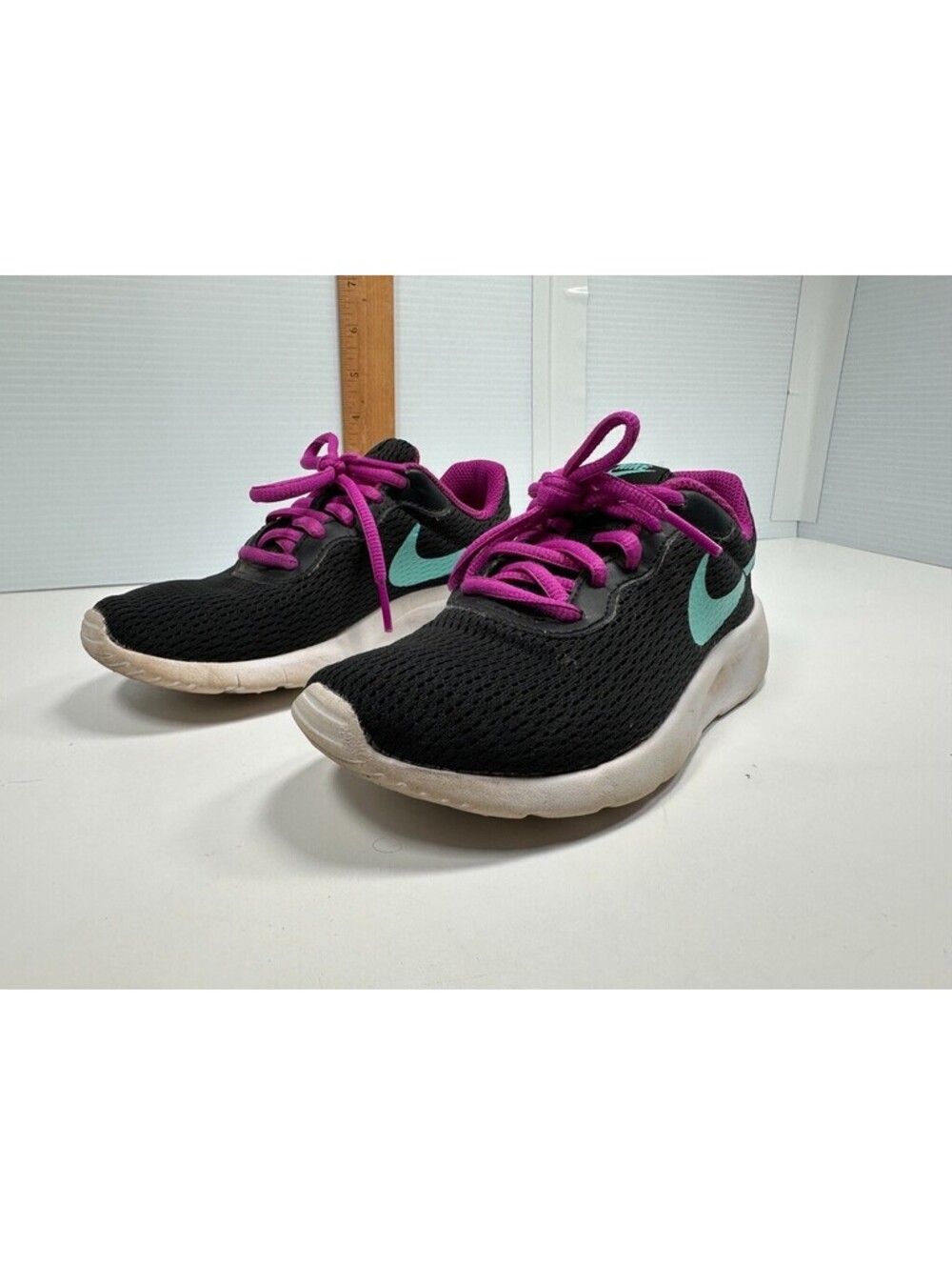 Nike Tanjun (PS) Little Kids Run Shoe #818382-026 Black/Hyper Violet/Aurora 1Y